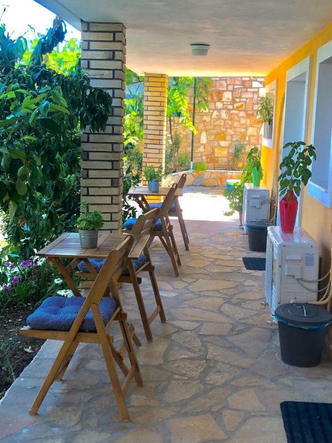 Tzavelitiko Home Himare Exterior photo